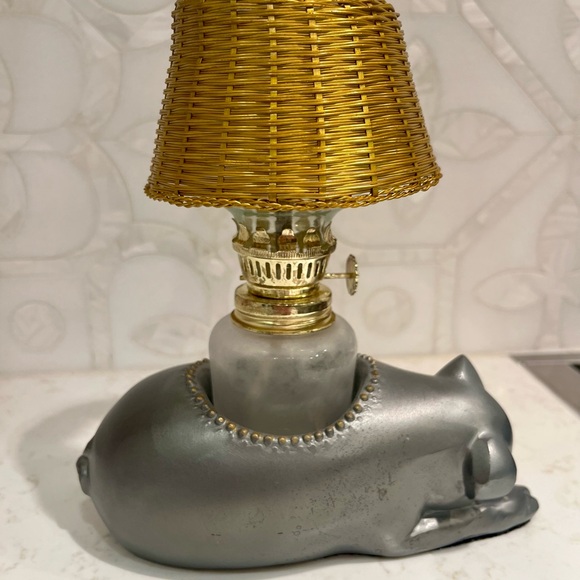 Morrison’s Steakhouse table top vintage Pig Oil Lamp, Gold Shade - Picture 3 of 7